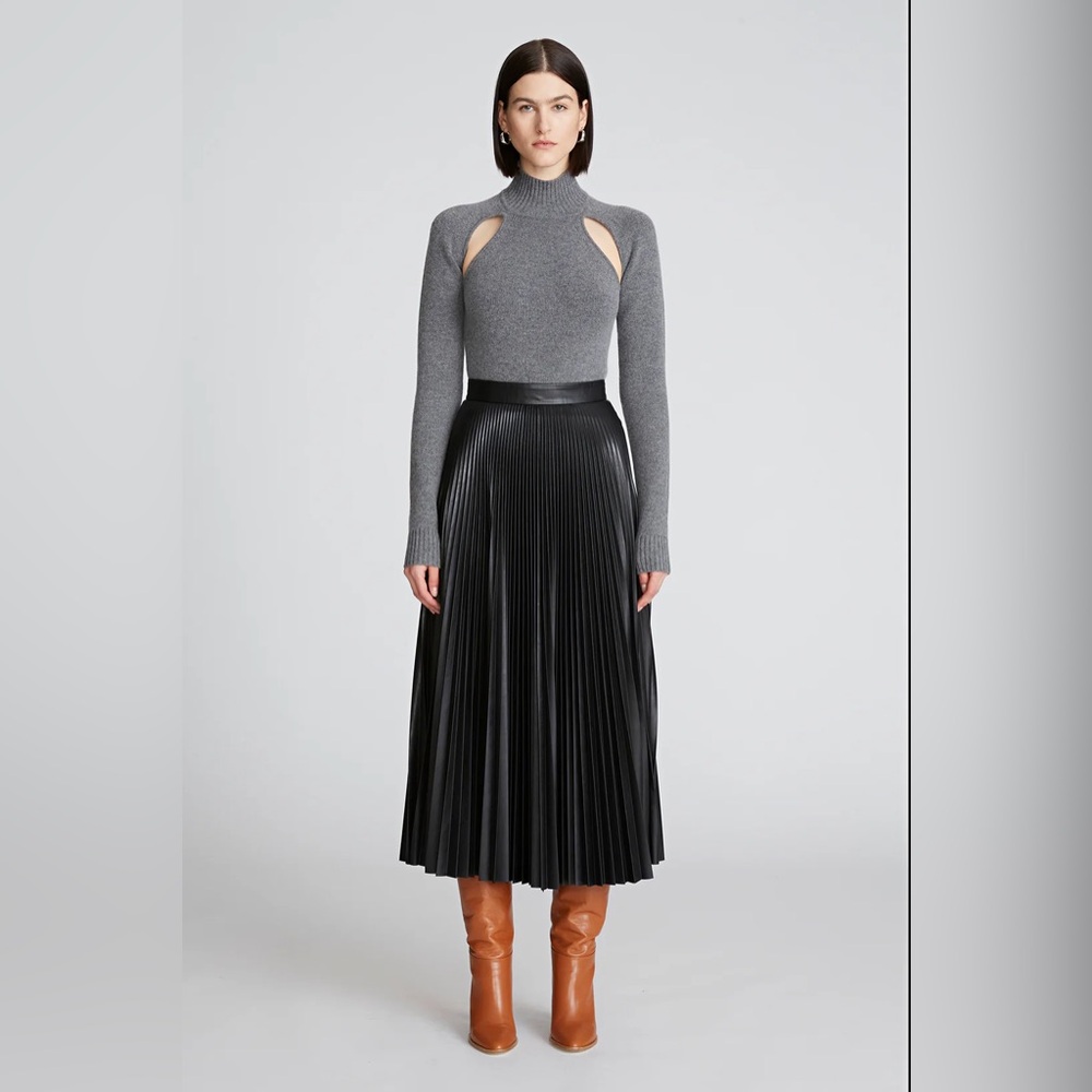 Halston JOSS SKIRT IN PLEATED LEATHER
Waist 31
Length 36.5
New without tag